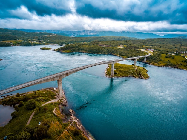 Redemoinhos do redemoinho de Saltstraumen, Nordland, Noruega