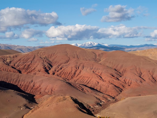 Redhill ou Marte como paisagem nas montanhas Altai este local turístico objeto popular