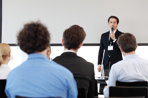 Redner auf Konferenz