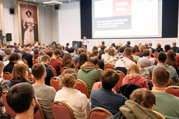 Redner bei Business Conference und Präsentation Publikum im Konferenzsaal