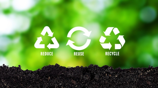 Reducir la reutilización símbolo de reciclaje en fondo bokeh verde concepto ecológico y salvar la tierra Una metáfora ecológica para la gestión ecológica de residuos y sostenible