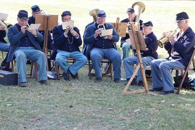 Foto reenactamiento de la guerra civil de la banda militar