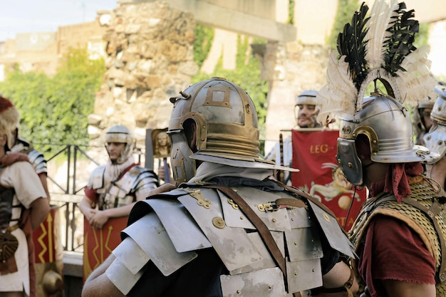 Reenactment de legionários romanos no Fórum Romano em Mérida, Espanha
