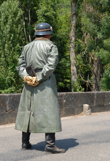 Reenactor no identificado vestidos como soldados alemanes de la segunda  guerra mundial | Foto Premium