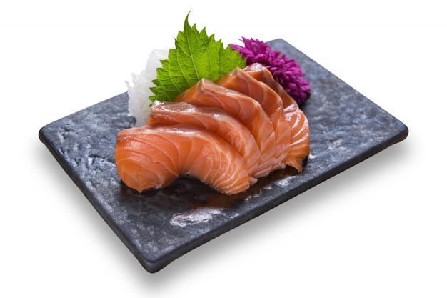 Refeição japonesa cortada sashimi de salmão comida japonesa isolada no fundo branco