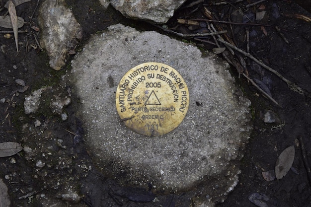 Referencia de metal en el pueblo MachuPicchu closeup Perú América del Sur