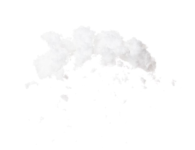 Refinado sal mosca explosión polvo sales blancas explotan abstracto mosca nube pequeñas sal salpicaduras de tierra en el aire alimento elemento de diseño de objeto fondo blanco aislado movimiento de congelación de alta velocidad