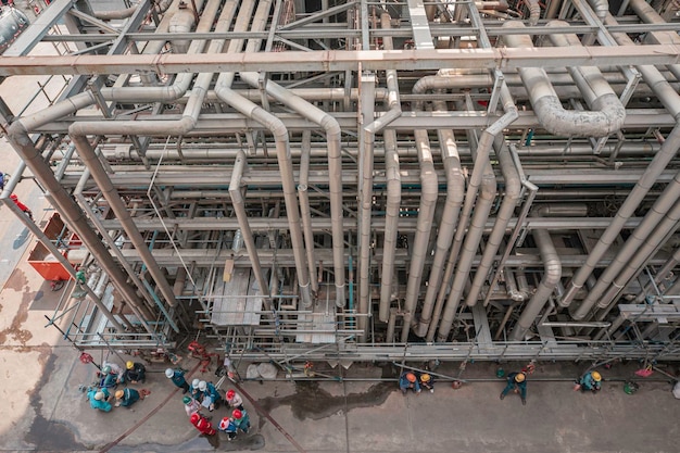 Foto refinería de petróleo y planta y columna de torre de la industria petroquímica en gas de petróleo