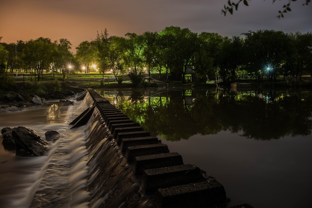 reflejo en el río