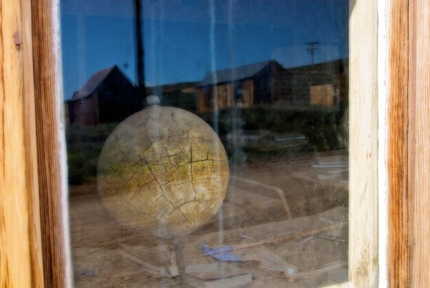 Reflexão de uma janela na cidade