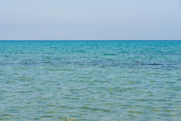 Reflexión de la playa de agua turquesa del Caribe