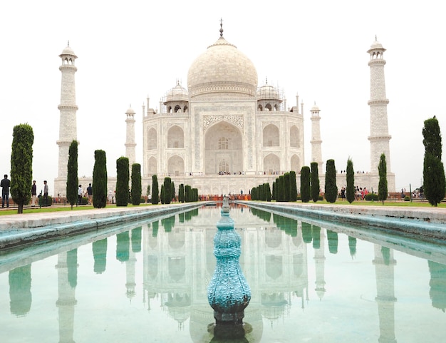 Reflexión del Taj Mahal en la piscina reflectante