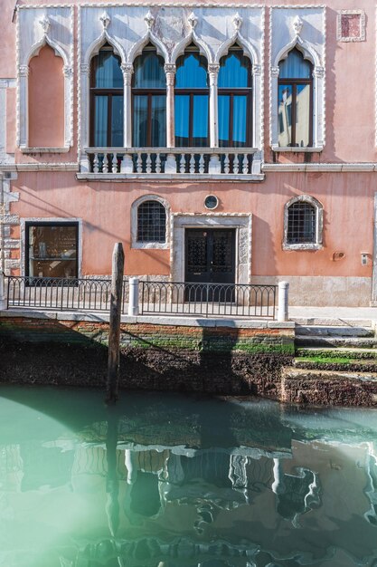 Reflexionen in den Kanälen der venezianischen Kunst in der Geschichte Italiens