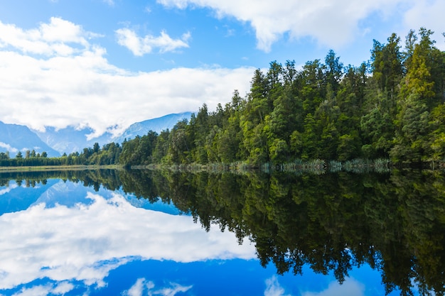 Reflexionsansicht von See Matheson, Südinsel Neuseeland