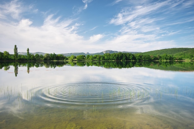 Reflexo da água no lago