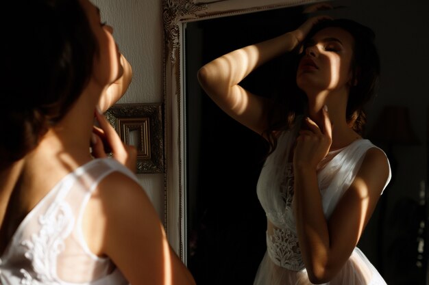 Reflexo da noiva no espelho