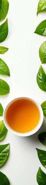 Refresca tus sentidos bailes de vapor de una taza que lleva el aroma rejuvenecedor del té recién preparado