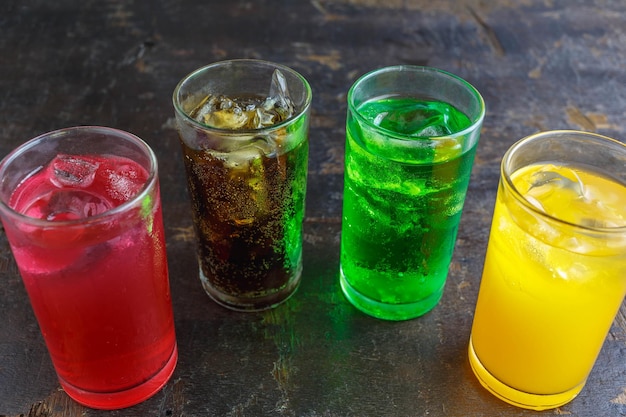 Refresco de categoría en un vaso con hielo