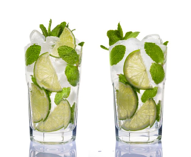 Refresco mojito o cóctel alcohólico