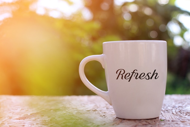 Refresque o conceito: se diverte enquanto aprecia uma xícara de café quente ao ar livre