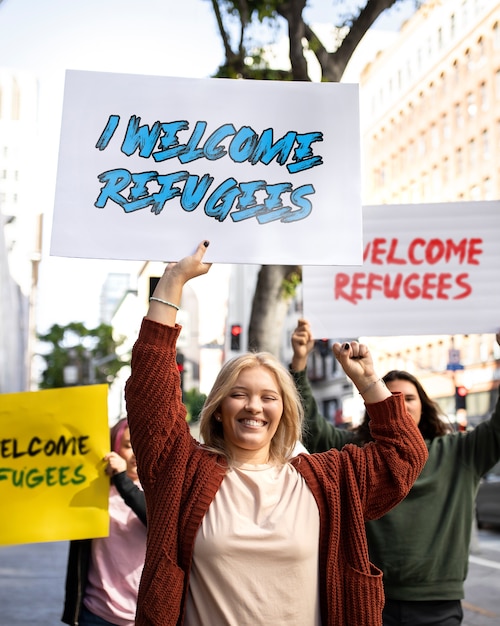 Foto los refugiados bienvenidos firman un collage