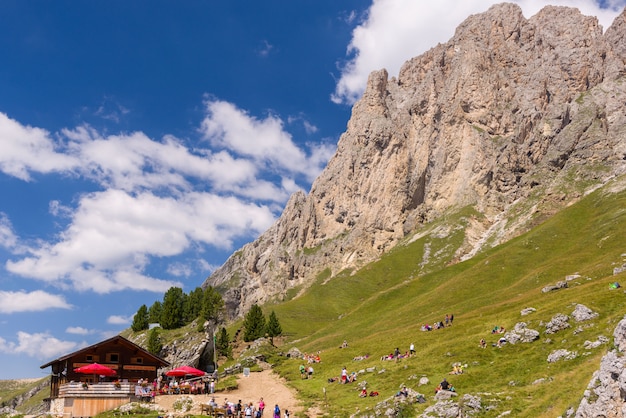 Foto refugio pertini bajo el langkofel