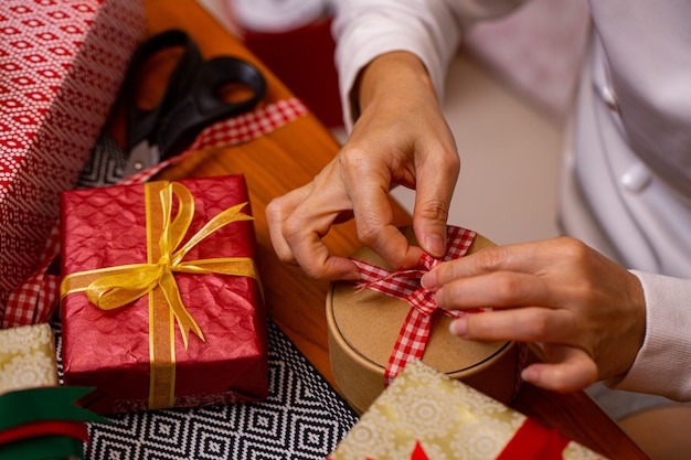 Regalo de Navidad presenta decoración temporada de invierno en año nuevo 2020