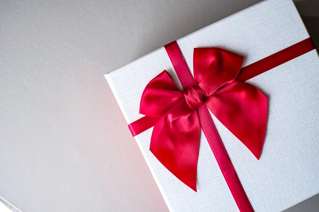 Regalo de San Valentín Caja de regalo y cinta roja para pareja románticaxAGift caja y cinta con etiqueta para regalo de San Valentín