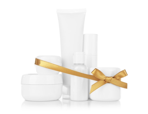 Regalo set de belleza en superficie blanca