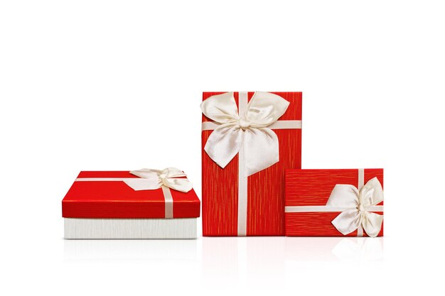 Regalo sobre fondo blanco concepto de Navidad invierno año nuevo