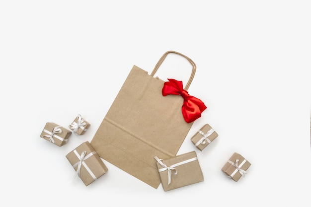 Regalos, bolsas y cajas de embalaje, vista superior, concepto de entrega.