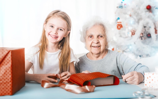 Regalos de portada de abuela con nieta