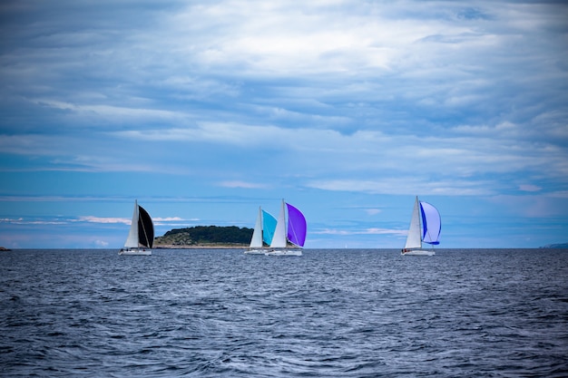 Regata de yates en el mar Adriático