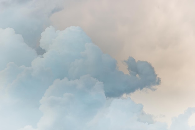 Regenbeladene Wolken am Himmel über Rio de Janeiro Brasilien