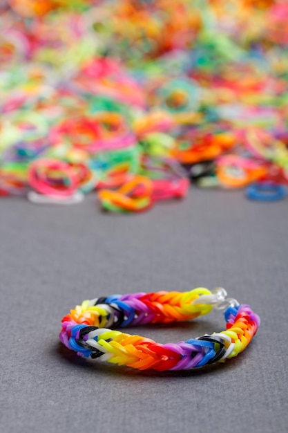 Regenbogen-Armbänder