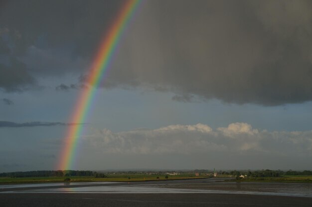 Regenbogen auf dem Meer