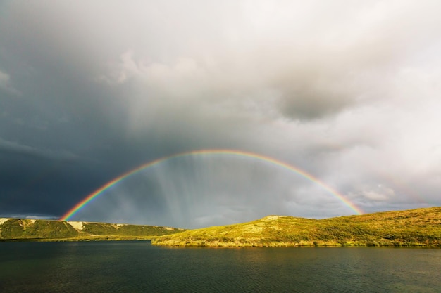 Regenbogen in den Bergen