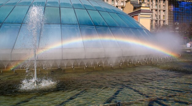 Regenbogen in einem Brunnen. Kiev, Ukraine