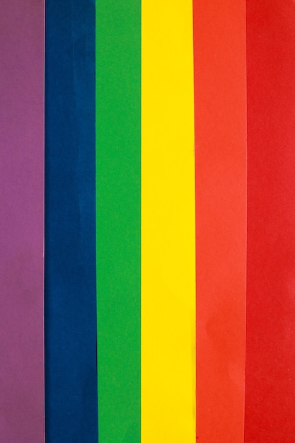 Regenbogen-LGBTQ- oder Gay-Pride-Flagge auf Colo-Papierstruktur Abstrakter Hintergrund für Design