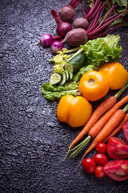 Regenbogenfarbenes Gemüse. Gesundes Nahrungsmittelkonzept. Draufsicht