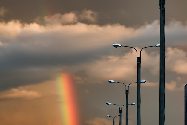 Regenbogenlicht Sonnenuntergang Wolke dunkel