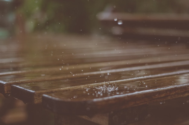 Regentropfen Tisch Holz