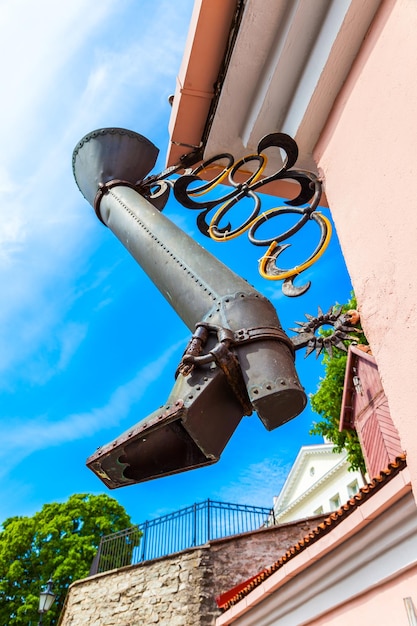 Regenwasser-Fallrohr als Stiefel Tallinn Estland