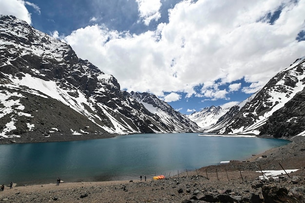 Región de la Cordillera de la Laguna del Inca Chile cerca de la frontera con Argentina Región del lago Portillo