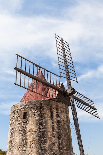 Región de Provenza, Francia. Antiguo molino de Fontvieille, de piedra y madera