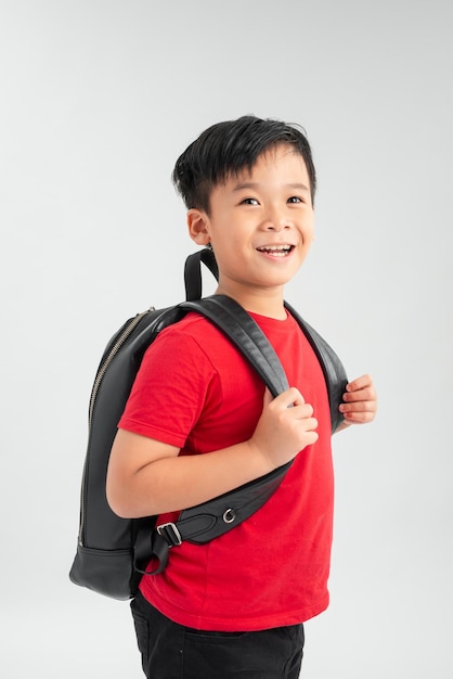 Regreso a la escuela Retrato de niño escolar asiático sonriendo con mochila escolar