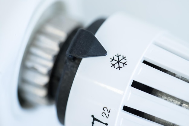 Regulador de calor em uma imagem de close-up do aquecedor Custos de aquecimento