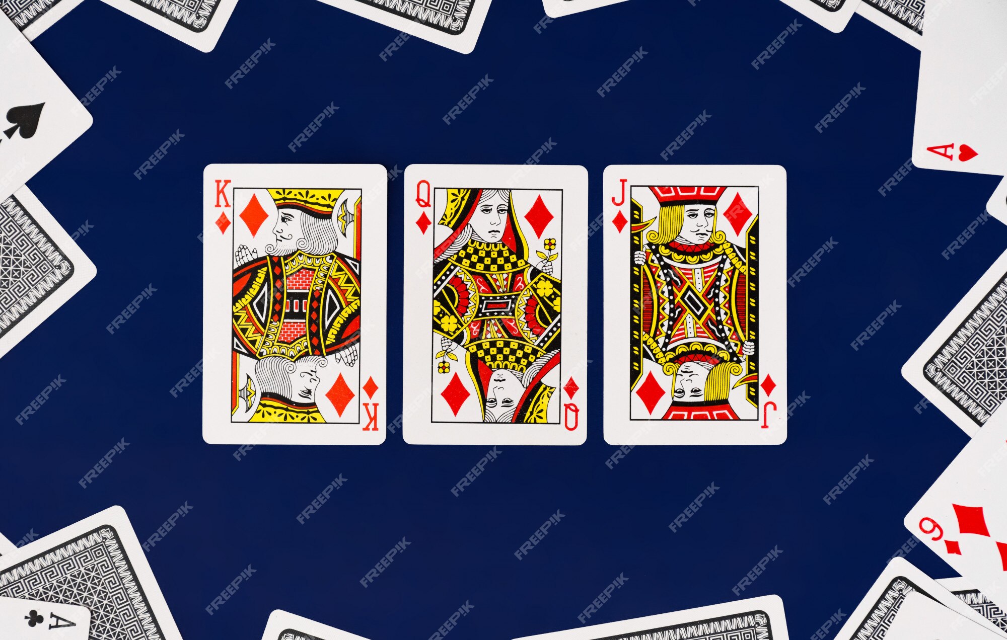 Jogo de cartas baralho completo rei rainha jack com fundo liso casino poker