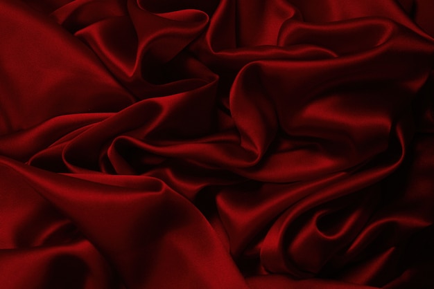 Reiche und luxuriöse rote Seidenstoff-Texturoberfläche. Ansicht von oben.