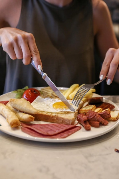 Reichhaltiges und leckeres türkisches Frühstück